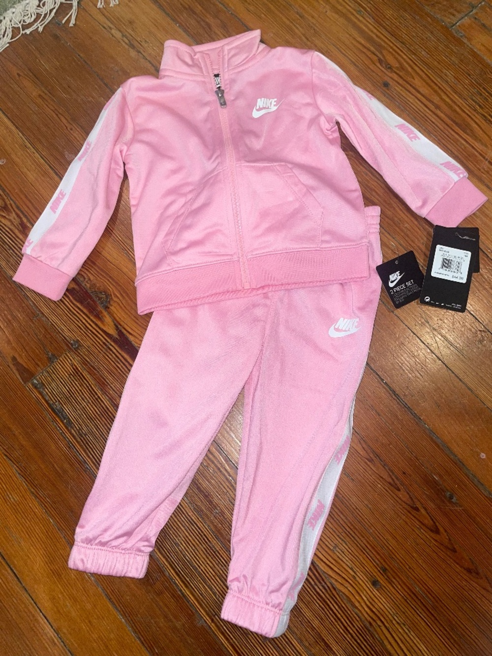 NWT Nike Baby 2 piece set - Size 18M